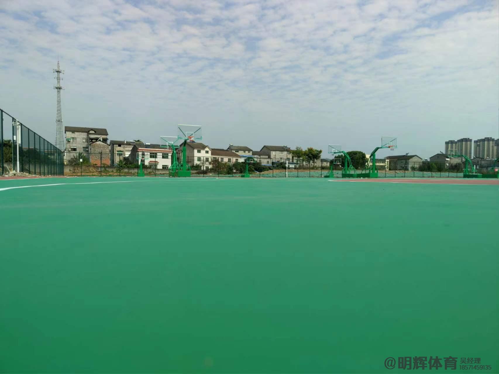 半预制塑胶跑道硬地丙烯酸球场的优缺点